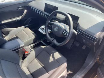 MG MG4 64kWh SE Long Range Auto 5dr