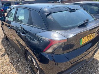 MG MG4 64kWh SE Long Range Auto 5dr