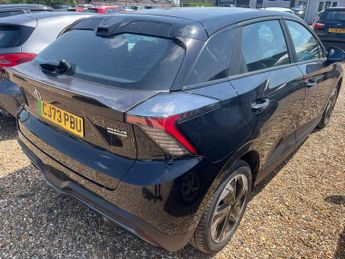 MG MG4 64kWh SE Long Range Auto 5dr