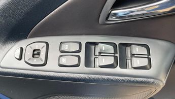 Hyundai ix35 1.7 CRDi Premium SUV 5dr Diesel Manual Euro 5 (s/s) (115 ps)