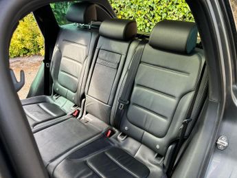 Volkswagen Touareg 3.0 TDI V6 BlueMotion Tech R-Line Tiptronic 4WD Euro 6 (s/s) 5dr