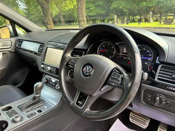 Volkswagen Touareg 3.0 TDI V6 BlueMotion Tech R-Line Tiptronic 4WD Euro 6 (s/s) 5dr