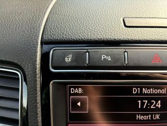 Volkswagen Touareg 3.0 TDI V6 BlueMotion Tech R-Line Tiptronic 4WD Euro 6 (s/s) 5dr