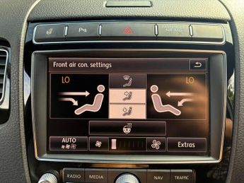 Volkswagen Touareg 3.0 TDI V6 BlueMotion Tech R-Line Tiptronic 4WD Euro 6 (s/s) 5dr