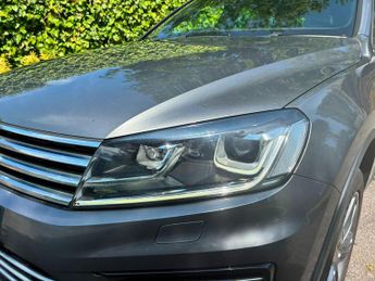Volkswagen Touareg 3.0 TDI V6 BlueMotion Tech R-Line Tiptronic 4WD Euro 6 (s/s) 5dr