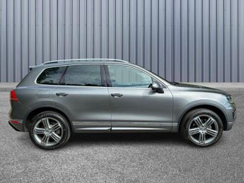 Volkswagen Touareg 3.0 TDI V6 BlueMotion Tech R-Line Tiptronic 4WD Euro 6 (s/s) 5dr