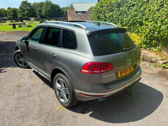 Volkswagen Touareg 3.0 TDI V6 BlueMotion Tech R-Line Tiptronic 4WD Euro 6 (s/s) 5dr