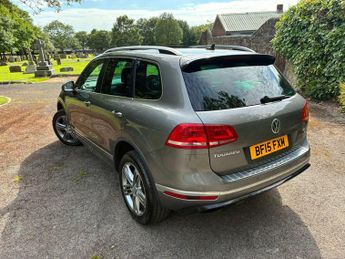 Volkswagen Touareg 3.0 TDI V6 BlueMotion Tech R-Line Tiptronic 4WD Euro 6 (s/s) 5dr