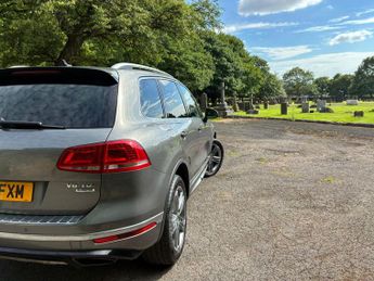 Volkswagen Touareg 3.0 TDI V6 BlueMotion Tech R-Line Tiptronic 4WD Euro 6 (s/s) 5dr
