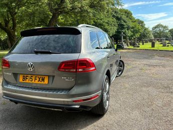 Volkswagen Touareg 3.0 TDI V6 BlueMotion Tech R-Line Tiptronic 4WD Euro 6 (s/s) 5dr