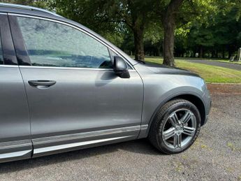 Volkswagen Touareg 3.0 TDI V6 BlueMotion Tech R-Line Tiptronic 4WD Euro 6 (s/s) 5dr