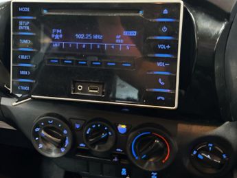 Toyota Hilux 2.4 D-4D Active 4WD Euro 6 4dr (3.5t)