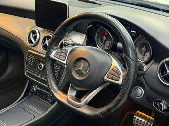 Mercedes-Benz GLA 2.1 GLA220d AMG Line (Premium Plus) 7G-DCT 4MATIC Euro 6 (s/s) 5