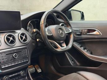 Mercedes-Benz GLA 2.1 GLA220d AMG Line (Premium Plus) 7G-DCT 4MATIC Euro 6 (s/s) 5