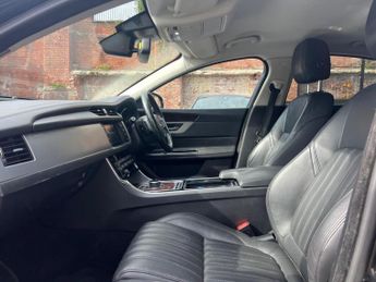 Jaguar XF 2.0d Portfolio Auto Euro 6 (s/s) 4dr