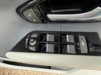 Land Rover Range Rover Evoque 2.2 SD4 Prestige Lux Auto 4WD Euro 5 (s/s) 5dr