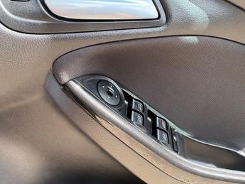 Ford Focus 1.6 Titanium Powershift Euro 6 5dr
