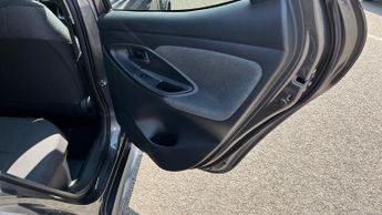 Toyota Yaris 1.5 VVT-h Design E-CVT Euro 6 (s/s) 5dr