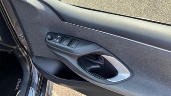 Toyota Yaris 1.5 VVT-h Design E-CVT Euro 6 (s/s) 5dr