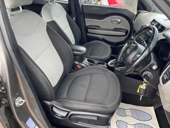 Kia Soul 1.6 CRDi Connect DCT Euro 6 5dr