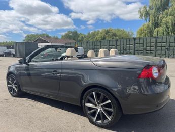 Volkswagen Eos 2.0 TDI CR Sport Cabriolet DSG Euro 5 2dr