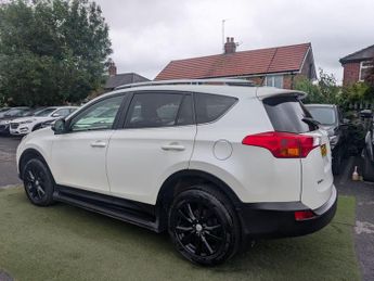 Toyota RAV4 2.2 D-CAT Invincible Auto 4WD Euro 5 5dr