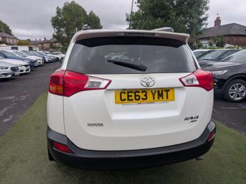 Toyota RAV4 2.2 D-CAT Invincible Auto 4WD Euro 5 5dr