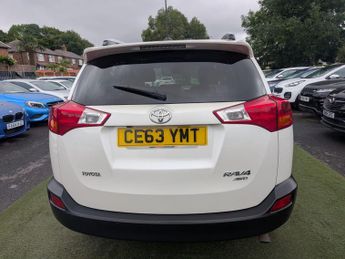 Toyota RAV4 2.2 D-CAT Invincible Auto 4WD Euro 5 5dr