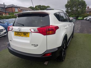 Toyota RAV4 2.2 D-CAT Invincible Auto 4WD Euro 5 5dr