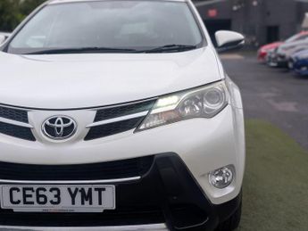 Toyota RAV4 2.2 D-CAT Invincible Auto 4WD Euro 5 5dr