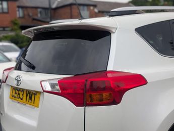 Toyota RAV4 2.2 D-CAT Invincible Auto 4WD Euro 5 5dr