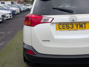 Toyota RAV4 2.2 D-CAT Invincible Auto 4WD Euro 5 5dr