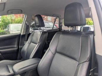 Toyota RAV4 2.2 D-CAT Invincible Auto 4WD Euro 5 5dr