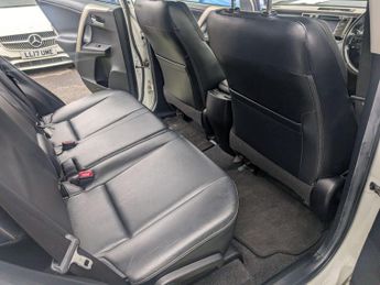 Toyota RAV4 2.2 D-CAT Invincible Auto 4WD Euro 5 5dr