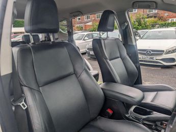 Toyota RAV4 2.2 D-CAT Invincible Auto 4WD Euro 5 5dr