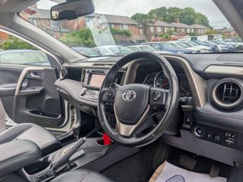Toyota RAV4 2.2 D-CAT Invincible Auto 4WD Euro 5 5dr