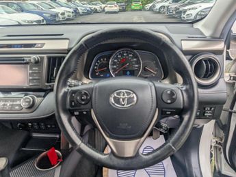 Toyota RAV4 2.2 D-CAT Invincible Auto 4WD Euro 5 5dr