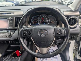 Toyota RAV4 2.2 D-CAT Invincible Auto 4WD Euro 5 5dr
