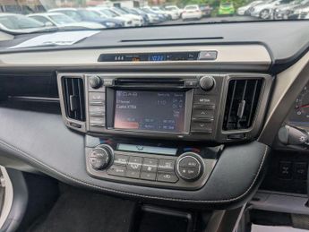 Toyota RAV4 2.2 D-CAT Invincible Auto 4WD Euro 5 5dr