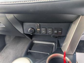 Toyota RAV4 2.2 D-CAT Invincible Auto 4WD Euro 5 5dr