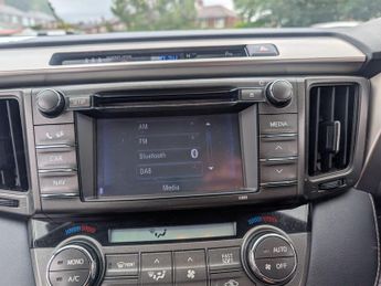 Toyota RAV4 2.2 D-CAT Invincible Auto 4WD Euro 5 5dr