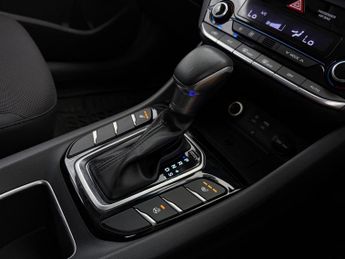 Hyundai IONIQ 1.6 h-GDi Premium DCT Euro 6 (s/s) 5dr