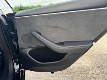 Tesla Model 3 (Dual Motor) Long Range Auto 4WDE 4dr