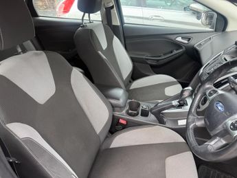 Ford Focus 1.6 Zetec Navigator Powershift Euro 5 5dr