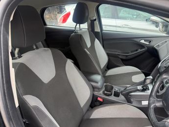 Ford Focus 1.6 Zetec Navigator Powershift Euro 5 5dr