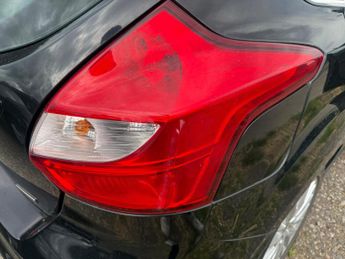 Ford Focus 1.6 Zetec Navigator Powershift Euro 5 5dr