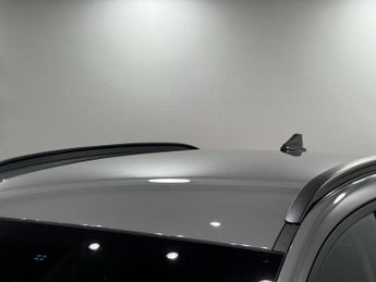 Hyundai KONA 64kWh Premium Auto 5dr (7kW Charger)