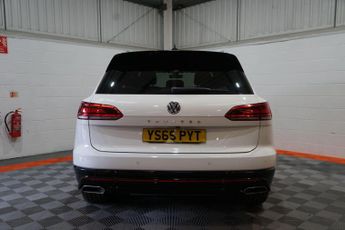 Volkswagen Touareg 3.0 TDI V6 R-Line Tech SUV 5dr Diesel Tiptronic 4Motion Euro 6 (