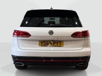 Volkswagen Touareg 3.0 TDI V6 R-Line Tech SUV 5dr Diesel Tiptronic 4Motion Euro 6 (