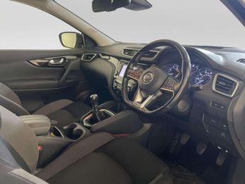 Nissan Qashqai 1.3 DIG-T N-Connecta SUV 5dr Petrol Manual Euro 6 (s/s) (160 ps)